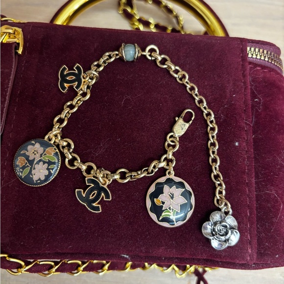 CHANEL Gold-Tone Floral Charm Bracelet with Black and Pink Enamel - Picture 5 of 7